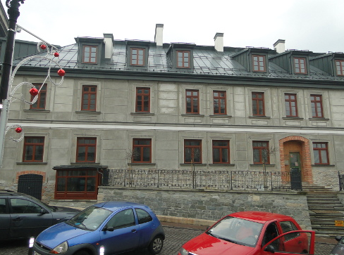 Krzywe zdjęcie budynku