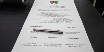 Wmurowano akt erekcyjny upamiętniający budowę ul. Cieszyńskiej 