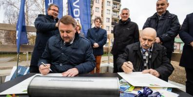 Wmurowano akt erekcyjny upamiętniający budowę ul. Cieszyńskiej 