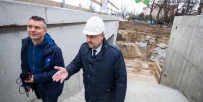 Wmurowano akt erekcyjny upamiętniający budowę ul. Cieszyńskiej 