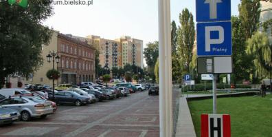 Więcej miejsc parkingowych dla Klientów Urzędu Miejskiego