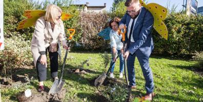 Zainaugurowano akcję Święto Drzewa. Powstał „Ogród Motyli”.