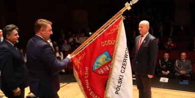 Uroczyście poświęcono sztandar PCK