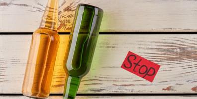 butelki i napis stop