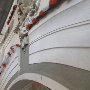 Detal architektoniczny podczas wyprowadzania profili.