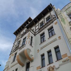 Kamienica "Pod Żabami", widok na elewację od strony Placu Wojska Polskiego.