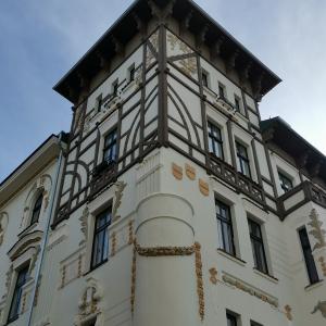 Narożnik z wieżą. 