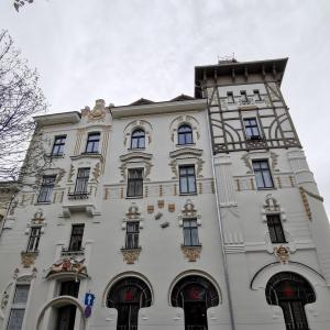 Kamienica "Pod Żabami", widok na elewację od strony ulicy Targowej.