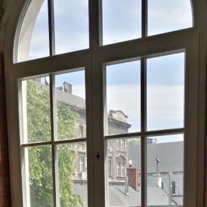 Detal stolarki okiennej. Widok od wwewnątrz. 