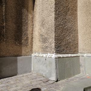 Uzupełnienie profilu nad cokołem.