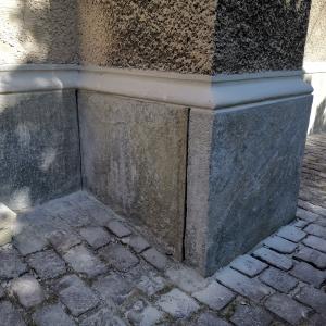 Scalenie profilu nad cokołem.