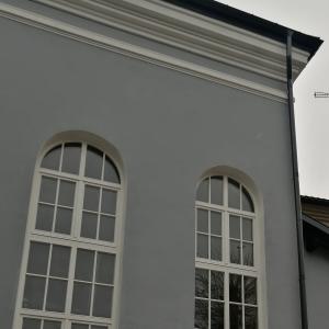 Detal w postaci stolarki okiennej. 