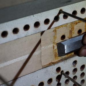 Usuwanie warstw kleju.