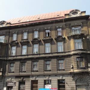 Kamienica przy ul. 3 Maja 29, widok elewacji frontowej.