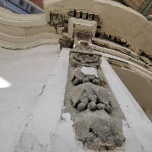 Kamienica przy ul. 3 Maja 29, czyszczenie detalu architektonicznego i sztukatorskiego.