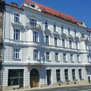 Kamienica przy ul. 3 Maja 29, elewacja frontowa po pracach konserwatorskich..