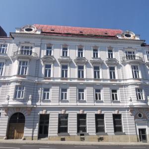 Kamienica przy ul. 3 Maja 29, elewacja frontowa po pracach konserwatorskich