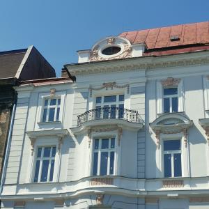 Kamienica przy ul. 3 Maja 29, elewacja frontowa po pracach konserwatorskich