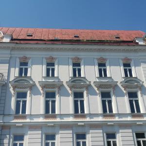 Kamienica przy ul. 3 Maja 29, elewacja frontowa po pracach konserwatorskich