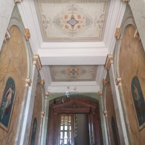 Polichromie w sieni wejściowej po renowacji. 