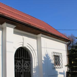 Cmentarz ewangelicki przy ul. Listopadowej/Asnyka elewacje po remoncie.