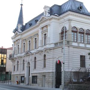 Willa przy ul. 3 Maja 13 elewacja uliczna i ogrodowa po remoncie.