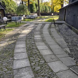 Kościół pw. św. Barbary widok drogi procesyjnej przed remontem.