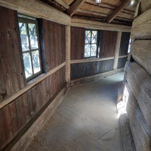 Kościół pw. św. Barbary wymiana posadzki betonowej w sobotach na nową z piaskowca.