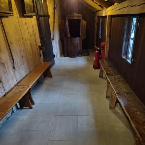 Kościół pw. św. Barbary wymiana posadzki betonowej w sobotach na nową z piaskowca.