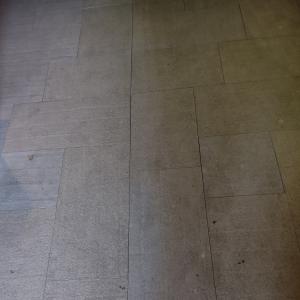 Kościół pw. św. Barbary wymiana posadzki betonowej w sobotach na nową z piaskowca.