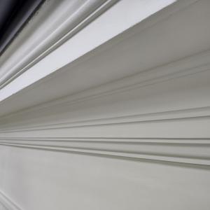 3 Maja 17 wypracowany detal sztukatorski, ciagniony gzyms profilowany.