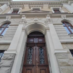 Willa przy ul. 3 Maja 13 portal wejsciowy po remoncie.