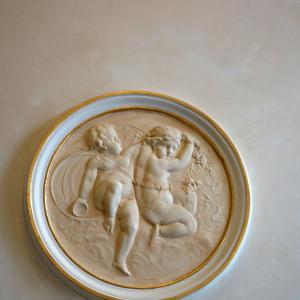 Zamkowa 8 sień - tondo z puttami po konserwacji.