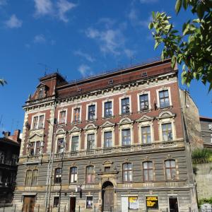 Zamkowa 8 widok przed remontem elewacji wschodniej.