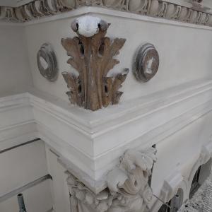 3 Maja 5 wyprowadzanie gzymsów i uzupełnianie tynków.