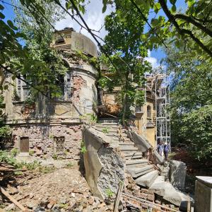 Cieszyńska 23a widok schodów przed remontem.