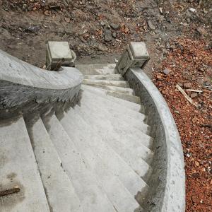 Cieszyńska 23a widok schodów w ogrodzie po remoncie.