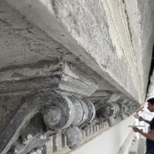 Cieszyńska 14 odtwarzanie detali ciągnionych na elewacji frontowej.