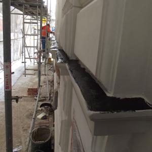 Cieszyńska 14 odtwarzanie bonii na elewacji frontowej.