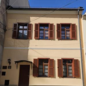 pl. św. Mikołaja 11 elewacja frontowa po remoncie.