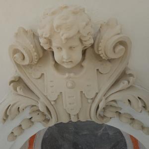 1 Maja 15 willa Karola Steffana detal sztukatorski w trakcie renowacji.