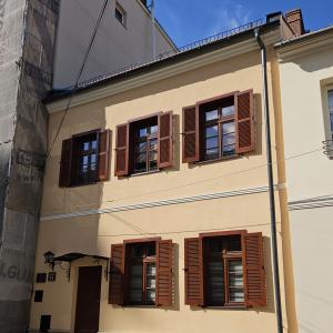 pl. św. Mikołaja 11 elewacja frontowa po remoncie.