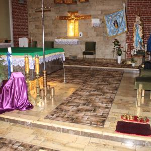 Kościół p.w. św. Małgorzaty wnętrze i wtórna posadzka przed remontem.