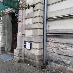 1 Maja 15 willa Karola Steffana widok elewacji przed remontem.