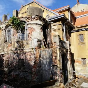 Cieszyńska 23a stan elewacji ogrodowej przed remontem.