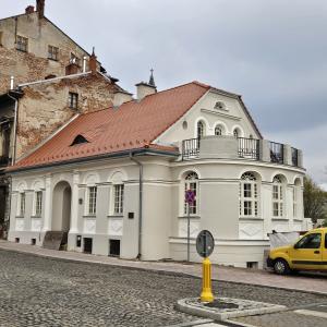 Cieszyńska 23a stan elewacji frontowej i południowej po remoncie.