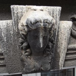 Cieszyńska 14 stan detalu elewacji przed remontem.