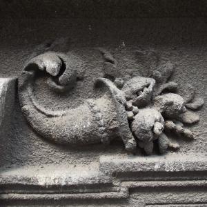 Cieszyńska 14 stan detalu elewacji przed remontem.