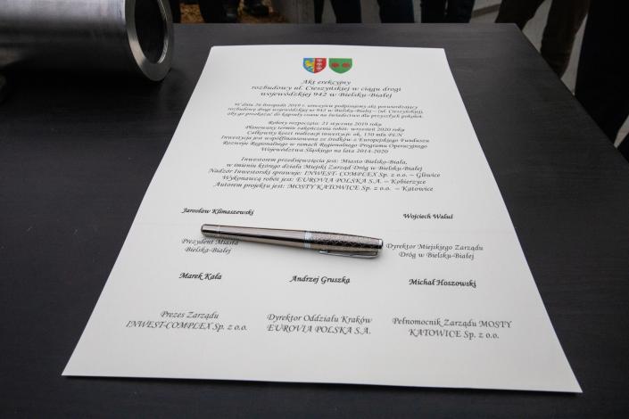 Wmurowano akt erekcyjny upamiętniający budowę ul. Cieszyńskiej 