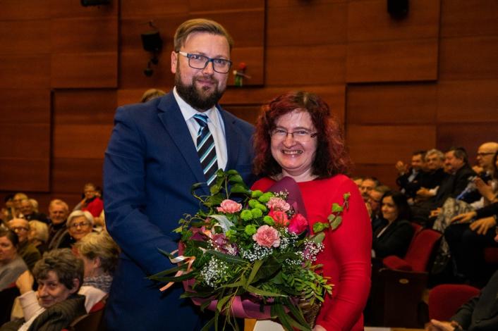 Zastępca prezydenta Adam Ruśniak i laureatka konkursu Irena Awieruszko-Ptaszkiewicz 